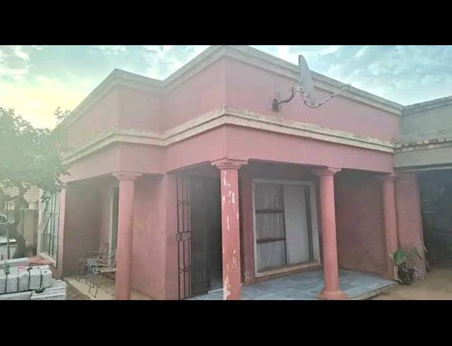3 BEDROOM HOUSE FOR SALE IN SOSHANGUVE EAST